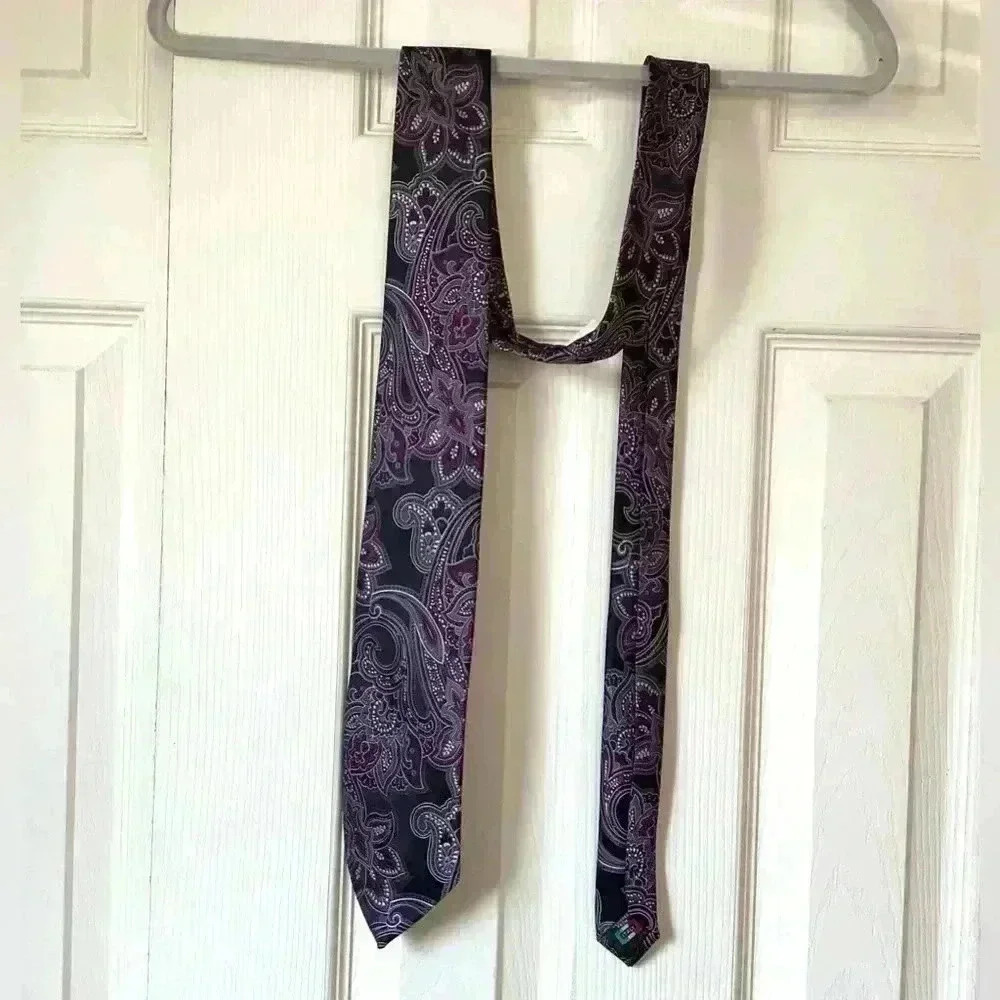 Q Brand 100% Silk Necktie designed from Italian